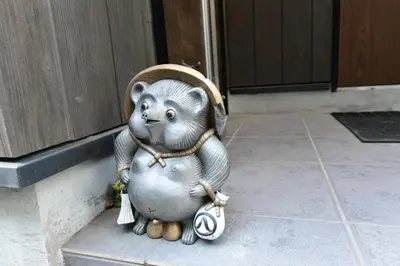 a statue of an elephant sitting on a floor at \u7121\u6599wi-fi JING HOUSE \u79cb\u8449\u539f \u96fb\u52d5\u81ea\u8ee2\u8eca\u30ec\u30f3\u30bf\u30eb in Tokyo