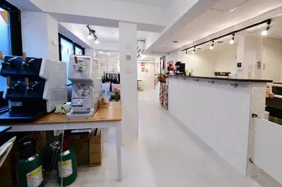 a store with a counter in the middle of a room at \u7121\u6599wi-fi JING HOUSE \u79cb\u8449\u539f \u96fb\u52d5\u81ea\u8ee2\u8eca\u30ec\u30f3\u30bf\u30eb in Tokyo