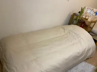 a bed sitting in a corner of a room at \u526f\u90fd\u5fc3\u7dda\u6c60\u888b\u99c5C1\u51fa\u53e3\u304b\u3089\u5f92\u6b693\u5206 1\u304b\u6708\u4ee5\u4e0a\u306e\u3054\u4e88\u7d04\u306f6\u5272Off in Tokyo