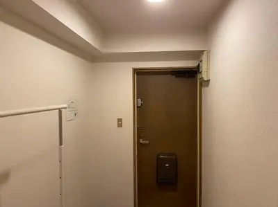 a hallway with a door in a room at \u526f\u90fd\u5fc3\u7dda\u6c60\u888b\u99c5C1\u51fa\u53e3\u304b\u3089\u5f92\u6b693\u5206 1\u304b\u6708\u4ee5\u4e0a\u306e\u3054\u4e88\u7d04\u306f6\u5272Off in Tokyo