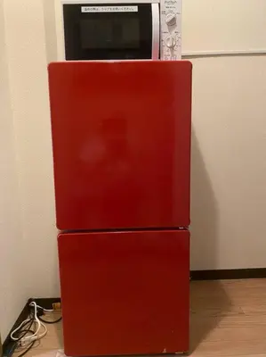 a red refrigerator with a microwave on top of it at \u526f\u90fd\u5fc3\u7dda\u6c60\u888b\u99c5C1\u51fa\u53e3\u304b\u3089\u5f92\u6b693\u5206 1\u304b\u6708\u4ee5\u4e0a\u306e\u3054\u4e88\u7d04\u306f6\u5272Off in Tokyo