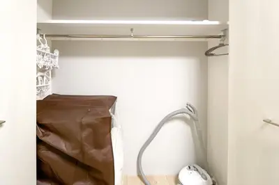a walk in closet with a brown bag in it at \u30bf\u30b9\u30adsmart\u66d9\u6a4b in Tokyo