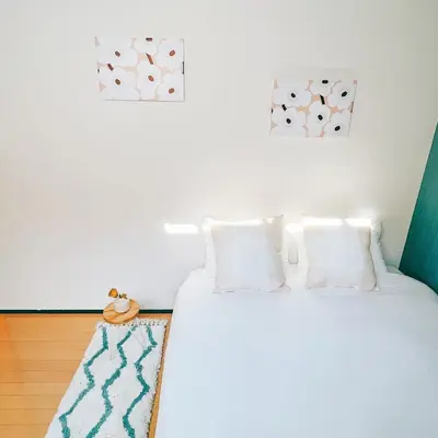 a bedroom with a white bed with white pillows at \u5c0f\u6625\u65e5\u548c_SOLAMO_\u5fae\u751c\u9928 in Tokyo