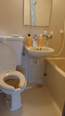a bathroom with a toilet and a sink at JING HOUSE渋谷ダブルベッド/新宿・渋谷駅近 in Tokyo