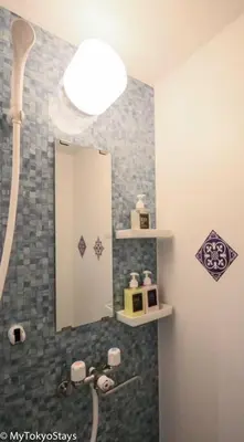 a bathroom with a mirror and a shower at Skytree Easy Access Tokyo Apartment - Bell Flat Inn #1 in Tokyo