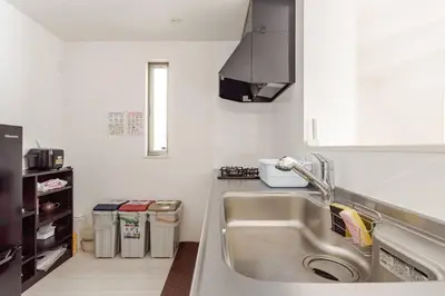 a kitchen with a sink and a counter top at \u5c71\u624b\u7dda\u7530\u7aef\u99c5\u304b\u3089\u5f92\u6b695\u5206\u3001\u3068\u3066\u3082\u4fbf\u5229\u306a\u5834\u6240\u3067\u3059 in Tokyo
