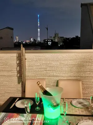 a bottle of wine on a table with a view of the eiffel tower at SkyTreeStayHotel2\u9418\u30f6\u6df5\u99c5\u304b\u3089\u5f92\u6b694\u5206\u5929\u4e95\u304b\u3089skytree\u304c\u898b\u3048\u307e\u3059 in Tokyo