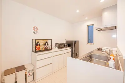 a kitchen with white cabinets and a sink at SkyTreeStayHotel2\u9418\u30f6\u6df5\u99c5\u304b\u3089\u5f92\u6b694\u5206\u5929\u4e95\u304b\u3089skytree\u304c\u898b\u3048\u307e\u3059 in Tokyo