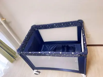 a blue box with white dots on it at \u65b0\u5bbf\u5e02\u4e2d\u5fc3JR\u7ebf\u65b0\u5927\u4e45\u4fdd\u4e09\u5206\u949f\u7d27\u90bb\u97e9\u56fd\u8857\u514d\u8d39Wi-Fi in Tokyo