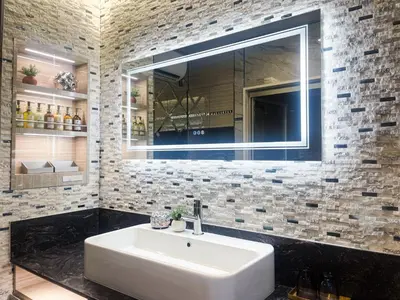 a bathroom with a white sink and a mirror at Hotel QUEEN ANNEX in Tokyo