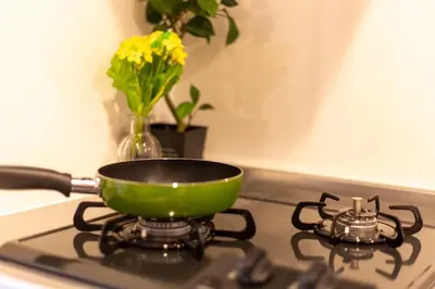 a green bowl on a stove with a vase at Minimalism HOTEL TOKYO Katsushika in Tokyo
