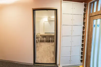 a mirror in a room with a dining room at Business Hotel Kankokukan in Tokyo
