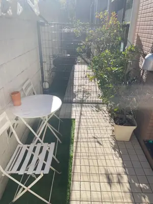 a patio with a table and chairs and potted plants at \u6771\u6d0b\u306e\u5bb6-26 square meter Treadmi Garden House101 in Tokyo