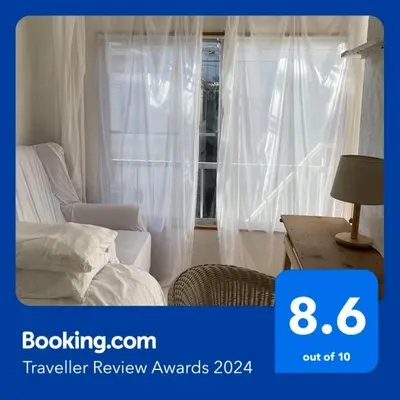 a bedroom with a bed and a window with curtains at \u7d4c\u5802\u306e\u5c0f\u3055\u306a\u304a\u90e8\u5c4bcottu in Tokyo