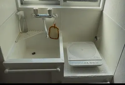 a small bathroom with a toilet and a sink at \u7d4c\u5802\u306e\u5c0f\u3055\u306a\u304a\u90e8\u5c4bcottu in Tokyo