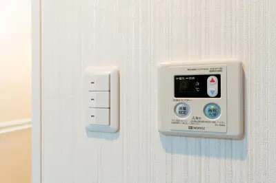an electronic device is attached to a wall at Tokyo Skytree\u96fb\u8eca3\u5206 \u79cb\u8449\u539f\u307e\u30677\u5206 \u6d45\u8349\u6a4b\u307e\u30674\u5206 \u6d17\u9762\u53f0\u30b7\u30e3\u30ef\u30fc\u5ba4\u304c\u5225 \u30ad\u30c3\u30c1\u30f3\u5b8c\u5099 \u9326\u7cf8\u753a\u99c5 \u89b3\u5149\u5730\u30a2\u30af\u30bb\u30b9\u826f\u597d 303\u90e8\u5c4b in Tokyo