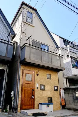 a building with a wooden door and a balcony at Shinjuku/Kabukichō｜Super Busy Area｜Cozy House｜85㎡ in Tokyo