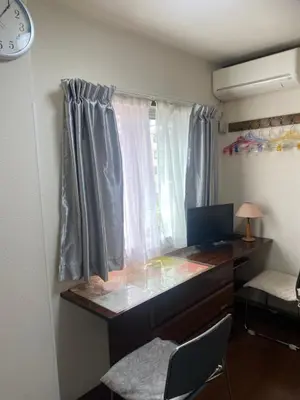 a desk with a computer in a room with a window at \u65e5\u5149\u30d3\u30ebA or B in Tokyo