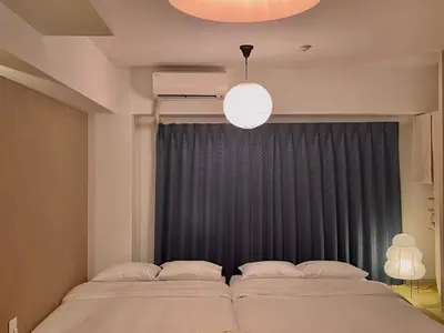 a bedroom with two beds in front of a window at 浅草寺3分｜浅草駅6分｜開放的｜畳寝室｜2-6人｜成田&羽田空港直通 in Tokyo