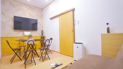 a room with a table and chairs and a television at \u4e0a\u91ce\u5200\u516b\u6bd8\u6c99\u9580\u5929\u30db\u30c6\u30eb in Tokyo