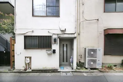 a white building with a door and a fan at \u3077\u3075\u304b\u4e21\u56fd\u3000\uff08pufuka Ryogoku) in Tokyo