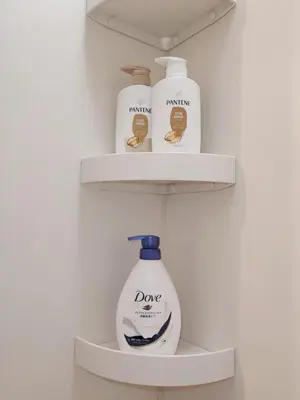a shelf with three bottles of detergents on it at North Shinjuku house 5\u99c5\u5f92\u6b69\u570f\u5185\u306e\u5317\u65b0\u5bbf\u306e\u5bb6 in Tokyo