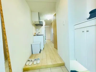 a hallway with a room with a kitchen and a room with at Nishishinjuku 902-SJ0367 in Tokyo