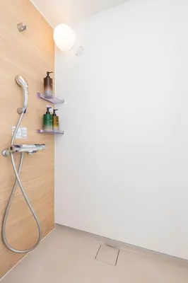 a shower in the corner of a room at Ukiyoan Takasago in Tokyo