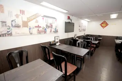 a dining room with tables and chairs and a screen at \u30b2\u30b9\u30c8\u30cf\u30a6\u30b9\u6634 in Tokyo