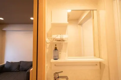 a bathroom with a mirror and a sink at \u6c60\u888bC1\u51fa\u53e3\u5f92\u6b695\u5206\u30002LDK \u307e\u308b\u307e\u308b\u8cb8\u5207\u3000\u885b\u751f\u8a2d\u5099\u5145\u5b9f in Tokyo