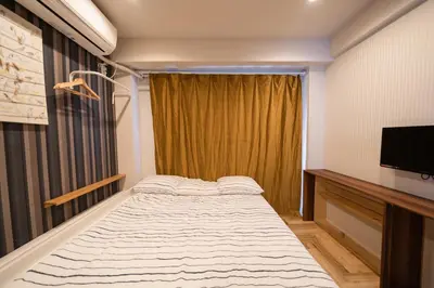 a small bedroom with a bed and a television at \u6c60\u888bC1\u51fa\u53e3\u5f92\u6b695\u5206\u30002LDK \u307e\u308b\u307e\u308b\u8cb8\u5207\u3000\u885b\u751f\u8a2d\u5099\u5145\u5b9f in Tokyo