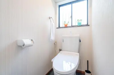 a white toilet in a bathroom with a window at JR 66sqm 1F Family Suite 2LDK JR Koiwa-Keisei Koiwa-Asakusa-Oshiage-Shinjuku-Ueno in Tokyo