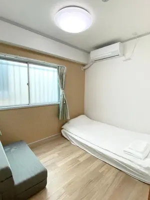 a small room with a bed and a window at Ueno\u6b63\u548c\u30d3\u30eb in Tokyo