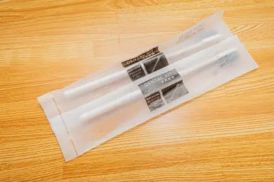a plastic bag on top of a wooden table at \u4e1c\u4eac\u4e2d\u5fc3 \u65b0\u88c5\u4fee\u548c\u98ce\u5bbd\u655e\u516c\u5bd3 \u76f4\u8fbe\u4e0a\u91ce\u65b0\u5bbf\u4e1c\u4eac 402 in Tokyo