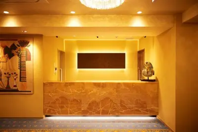 a lobby with a large mirror on the wall at Sauna & Cabin Thermae-yu Nishiazabu in Tokyo